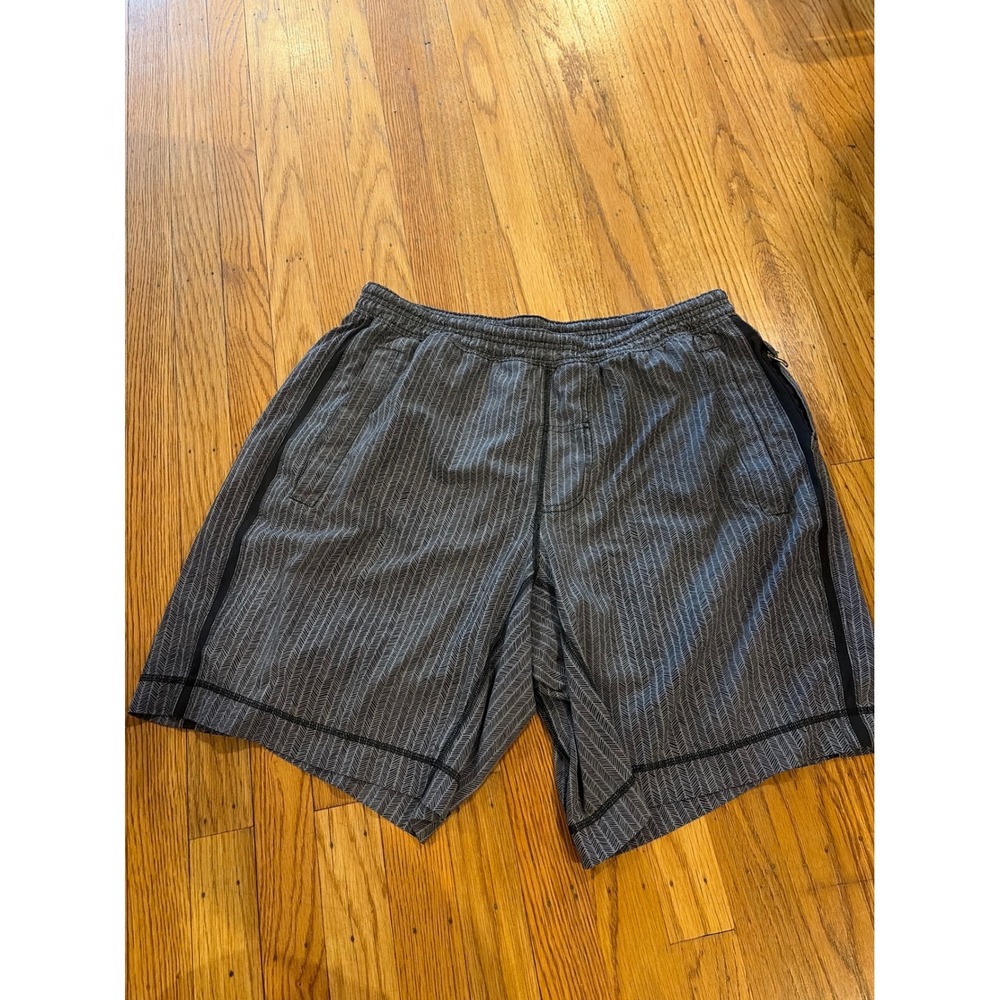 Lululemon Mens Grey Herringbone Print Athletic Training Shorts Size L 9 Inch
